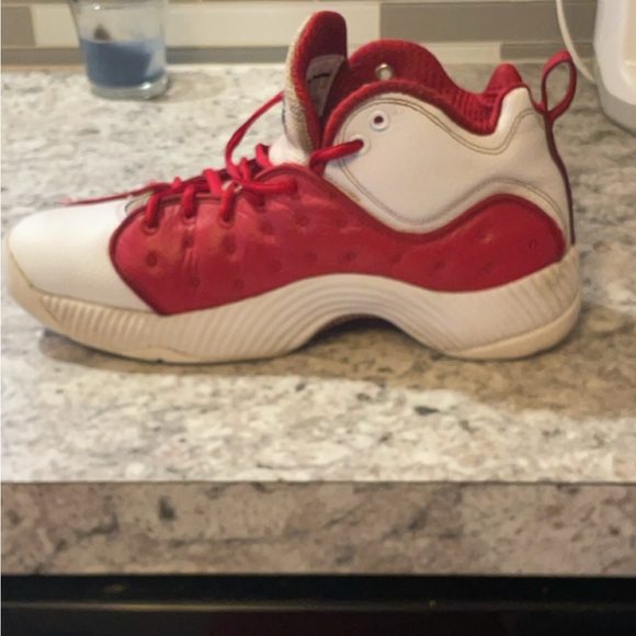 Size 9 Jordan sneakers red and white good condition released in 2016 - Picture 4 of 6
